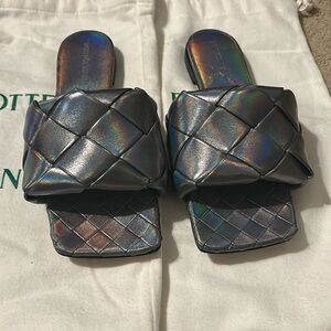 Sale —Authentic pair of BOTTEGA VENETA Intrecciato iridescent Lido Oyster flats.